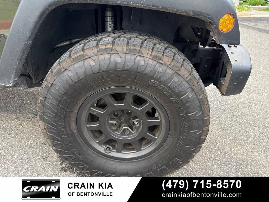 Used 2015 Jeep Wrangler Unlimited Rubicon AWD/4WD image 8