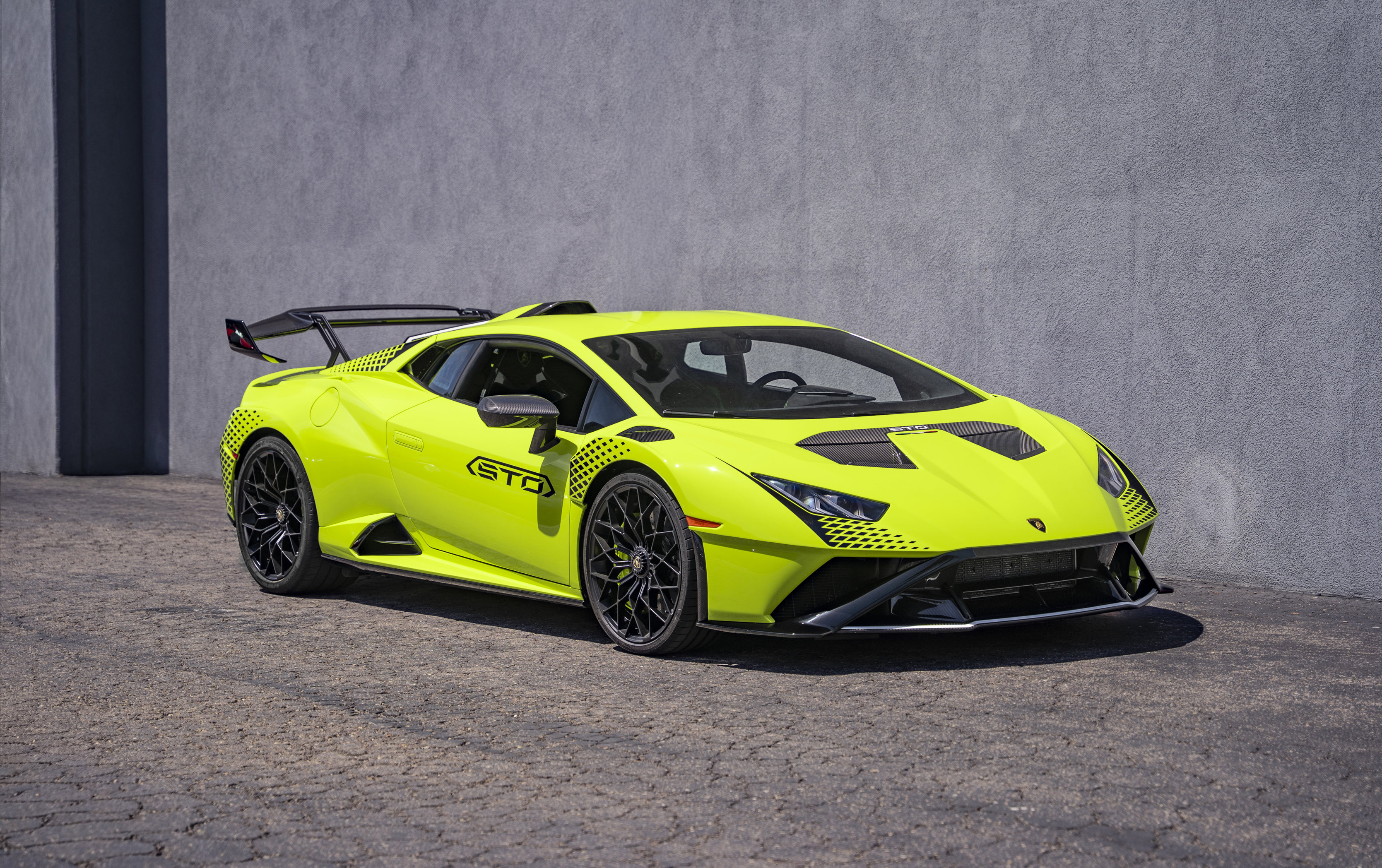 Used 2023 Lamborghini Huracan STO RWD image 7