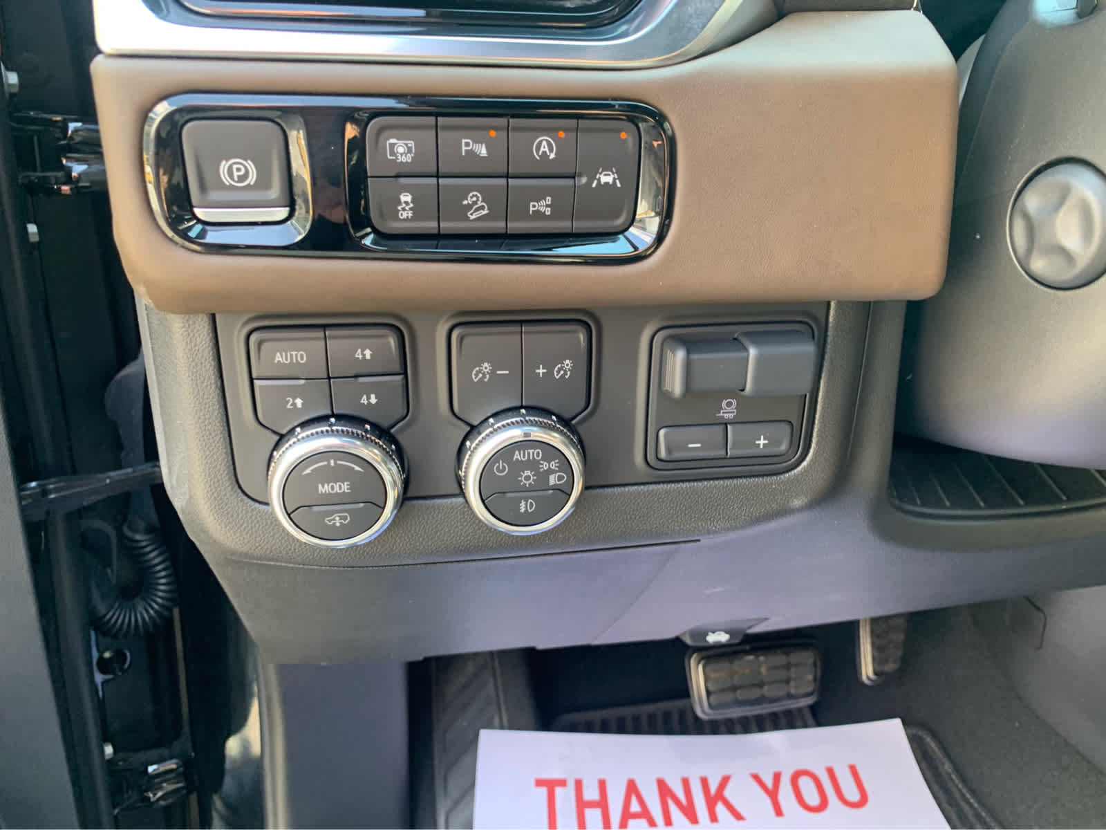 Used 2025 GMC Yukon Denali Ultimate AWD/4WD image 15