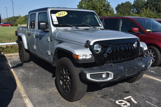 Used 2023 Jeep Gladiator Overland AWD/4WD image 3