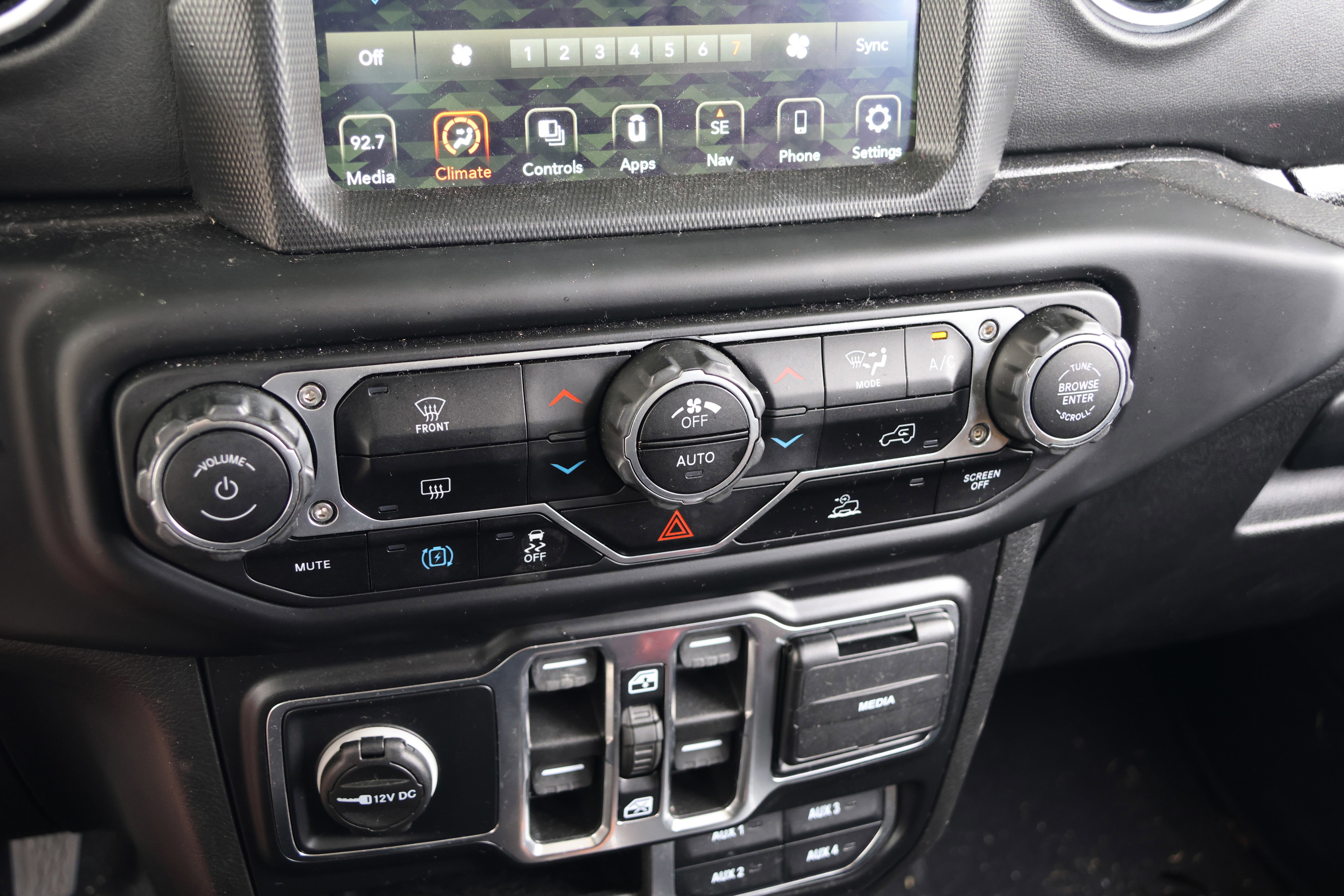 Used 2021 Jeep Wrangler Unlimited Sahara image 28