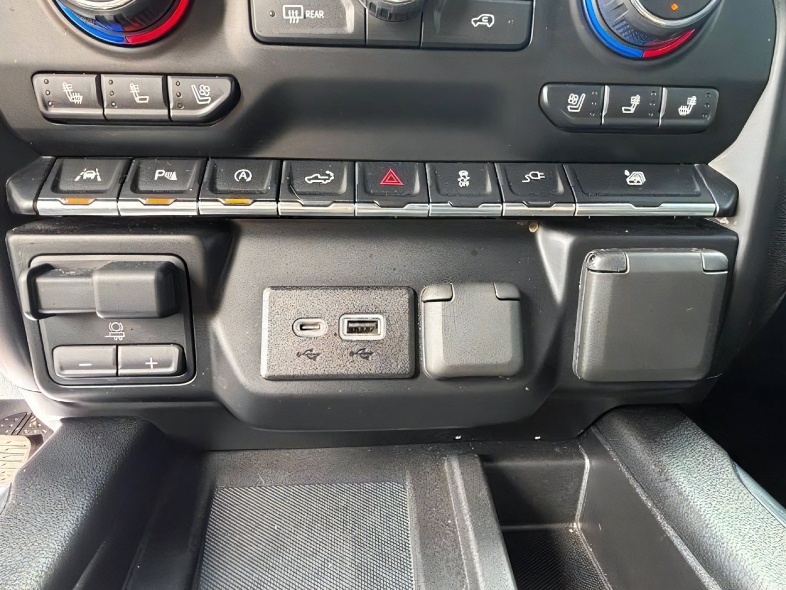 Used 2019 Chevrolet Silverado 1500 High Country w/ Technology Package AWD/4WD image 14