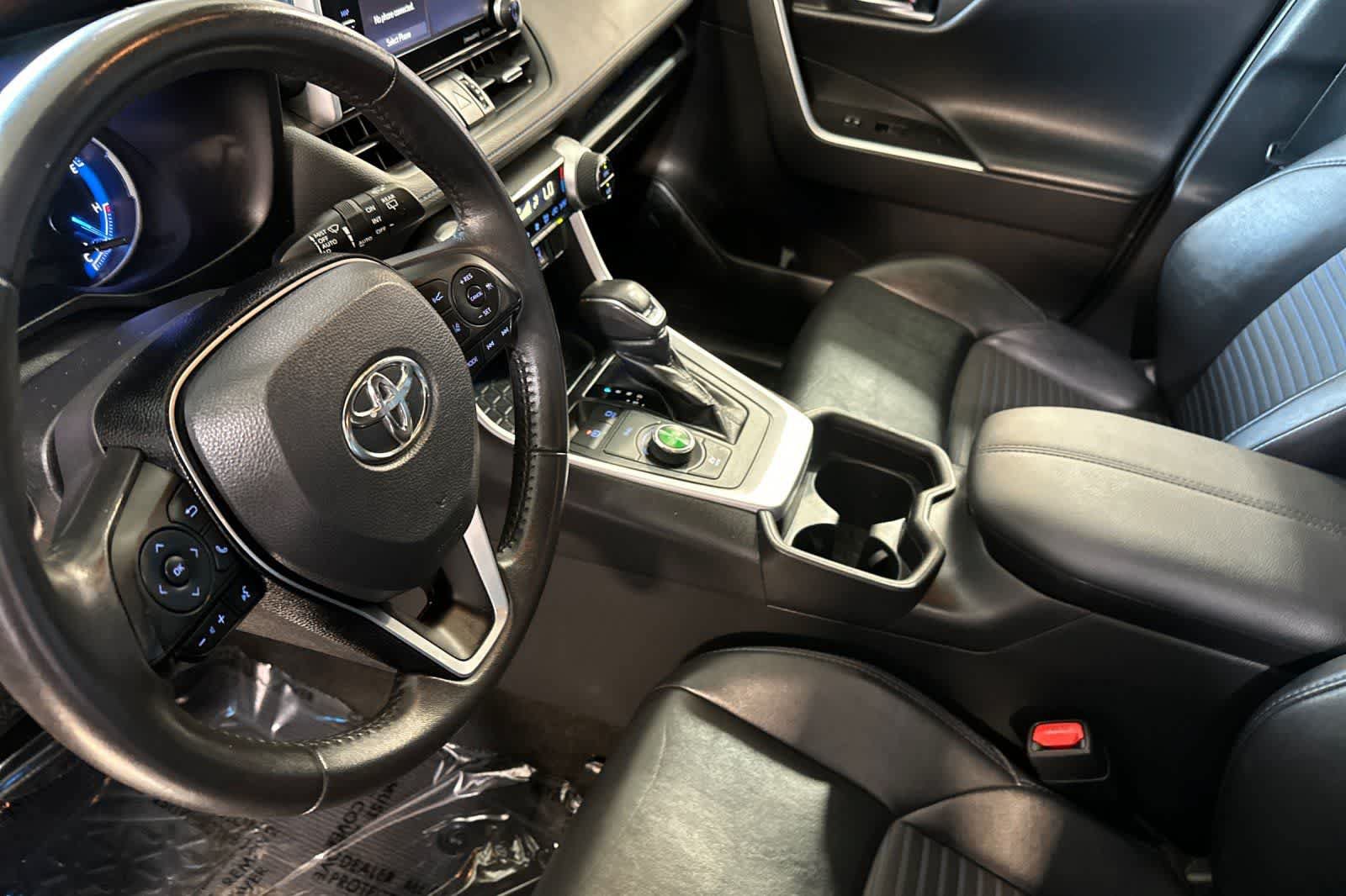 Used 2019 Toyota RAV4 XSE w/ XSE Weather Package AWD/4WD image 12