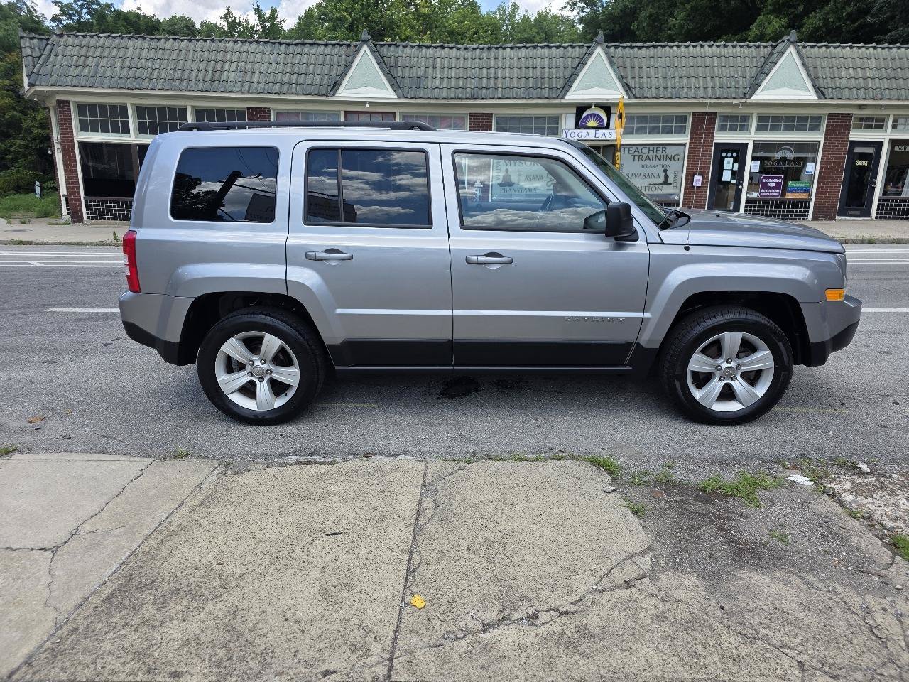 Used 2017 Jeep Patriot Latitude AWD/4WD image 7