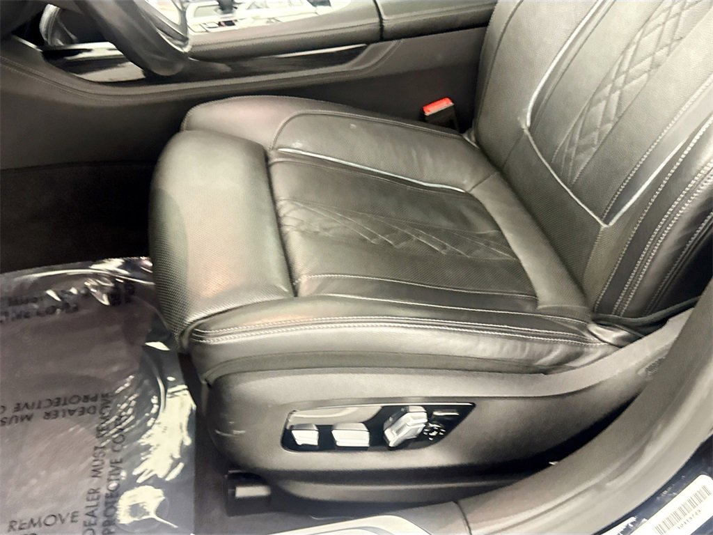 Used 2019 BMW 750i image 18
