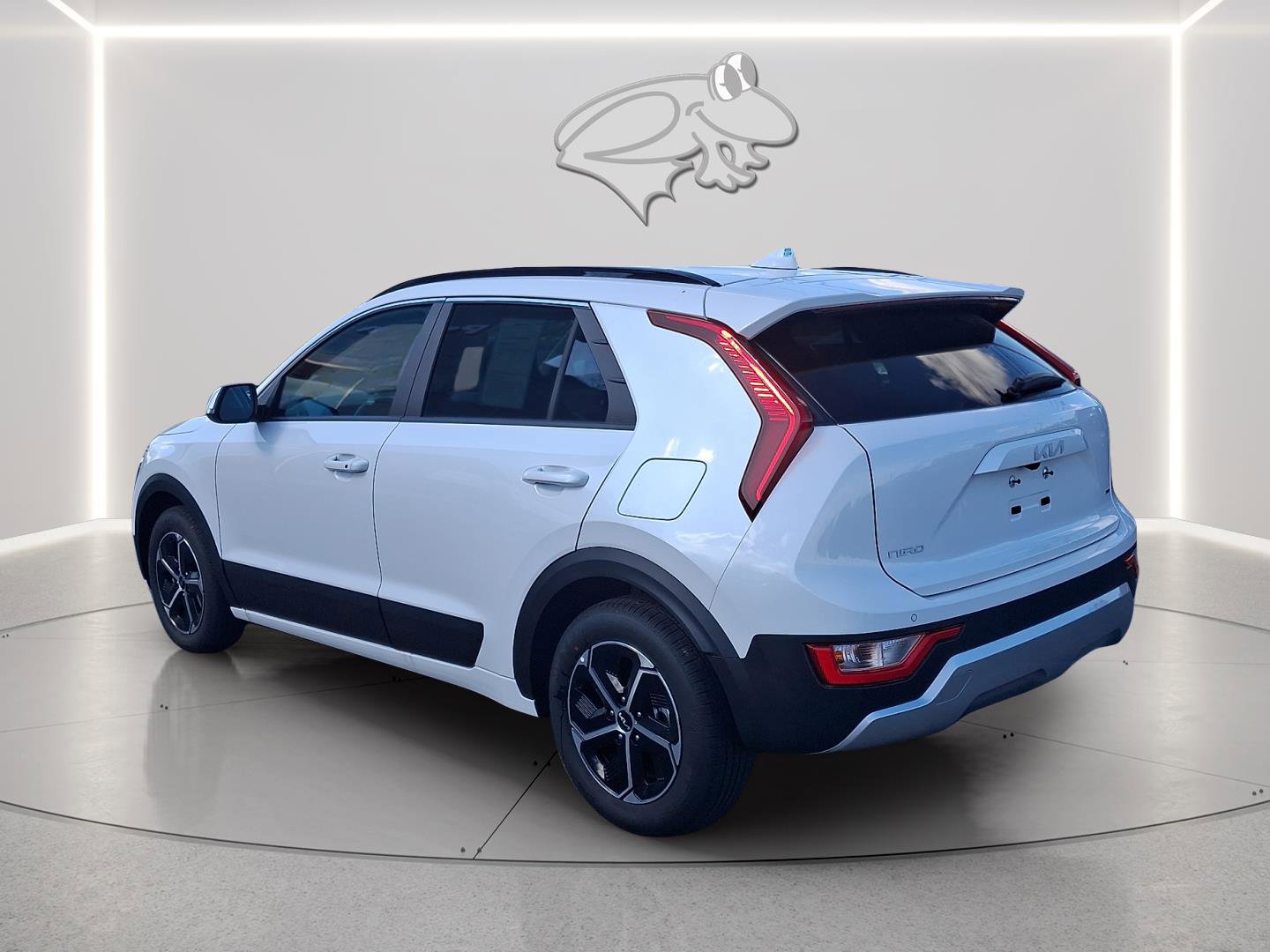 Used 2025 Kia Niro EX FWD image 3