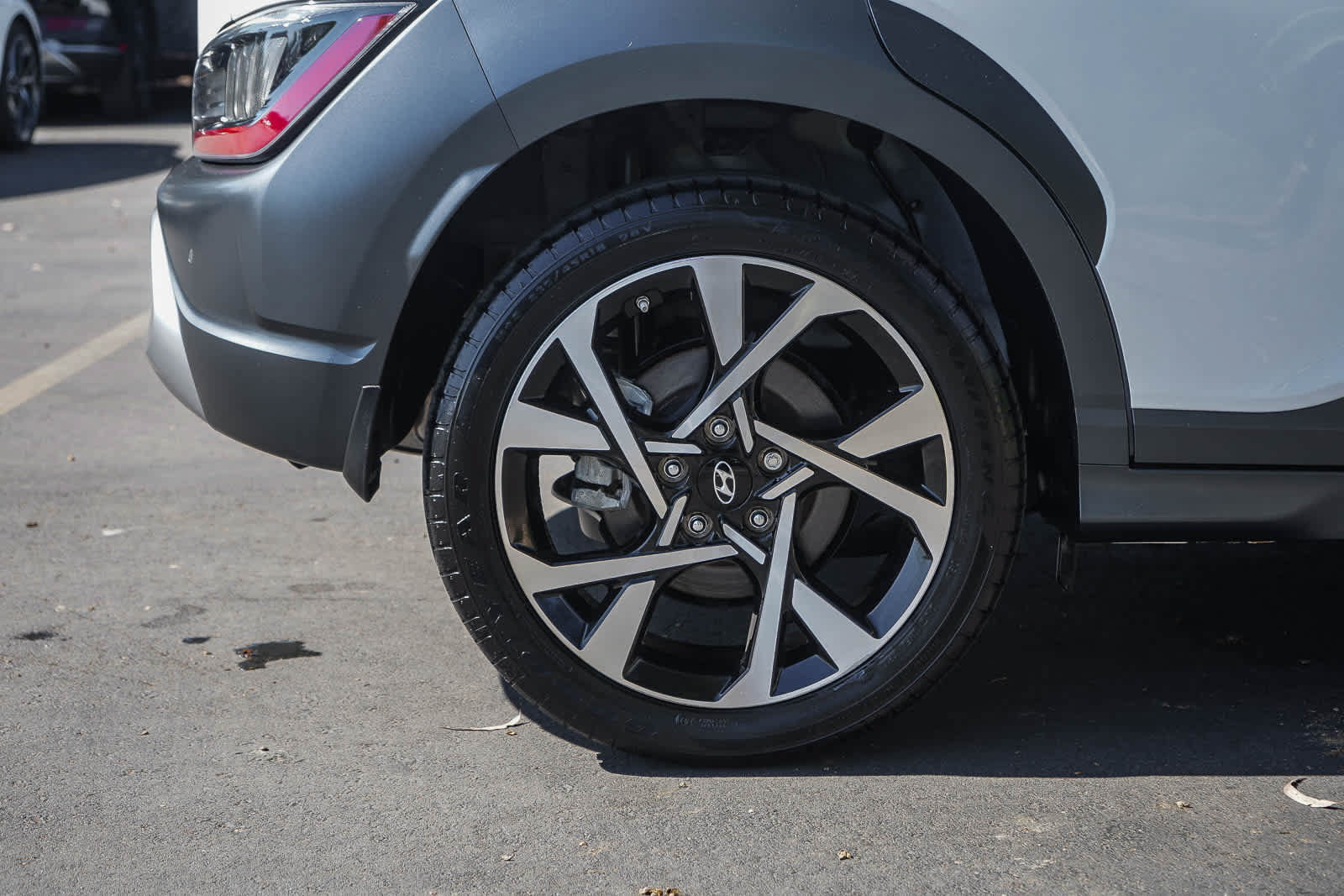 Used 2023 Hyundai Kona Limited AWD/4WD image 8