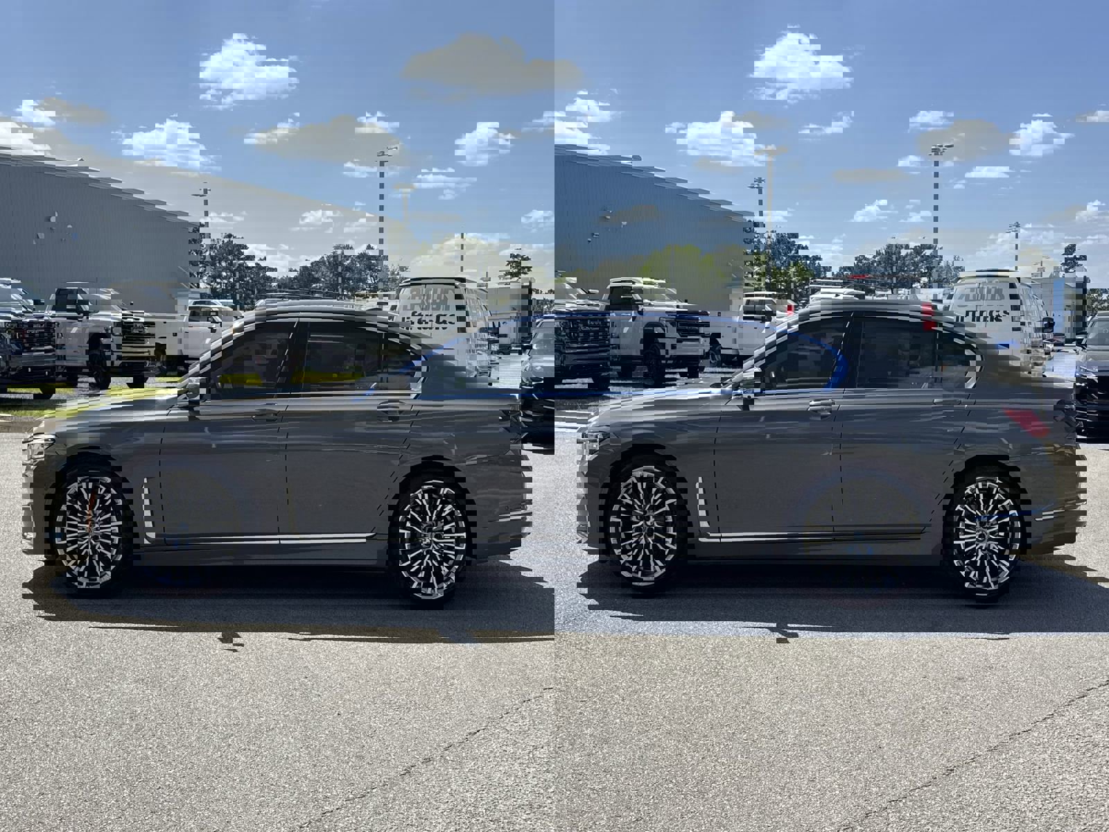 Used 2022 BMW 740i w/ Premium Package image 7