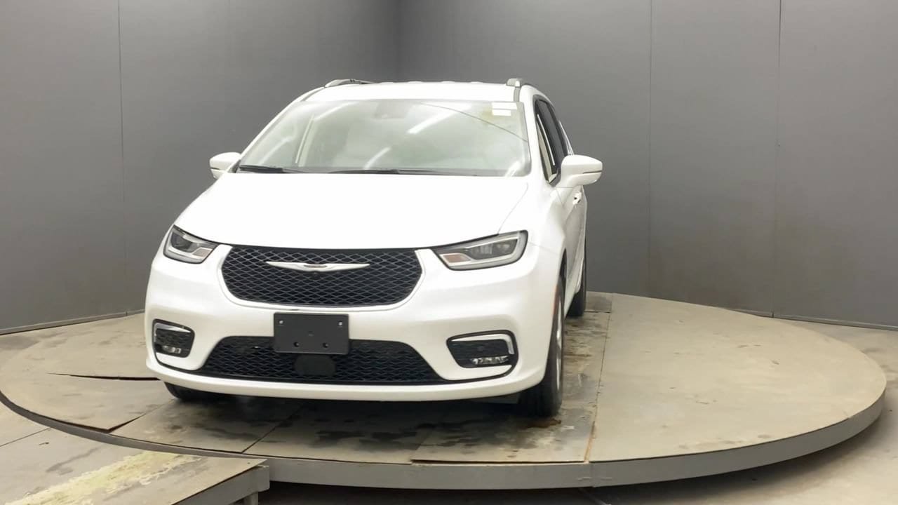 Used 2021 Chrysler Pacifica Touring-L w/ Premium & Safety Sphere Group AWD/4WD image 7