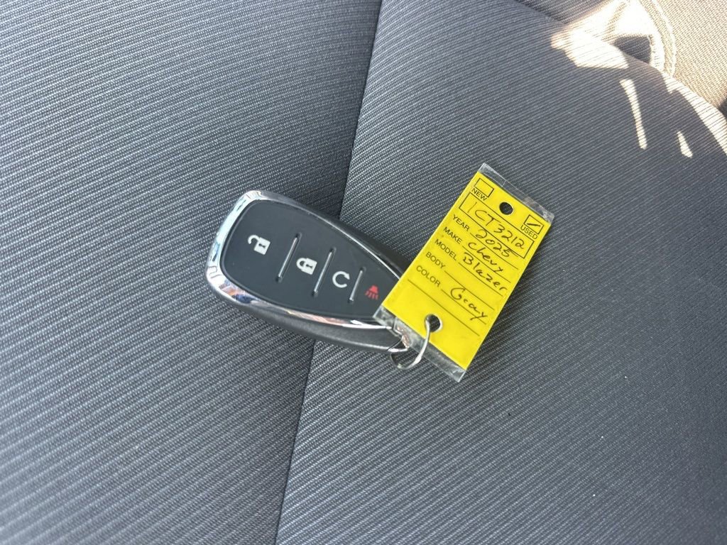 Used 2025 Chevrolet Blazer LT image 33