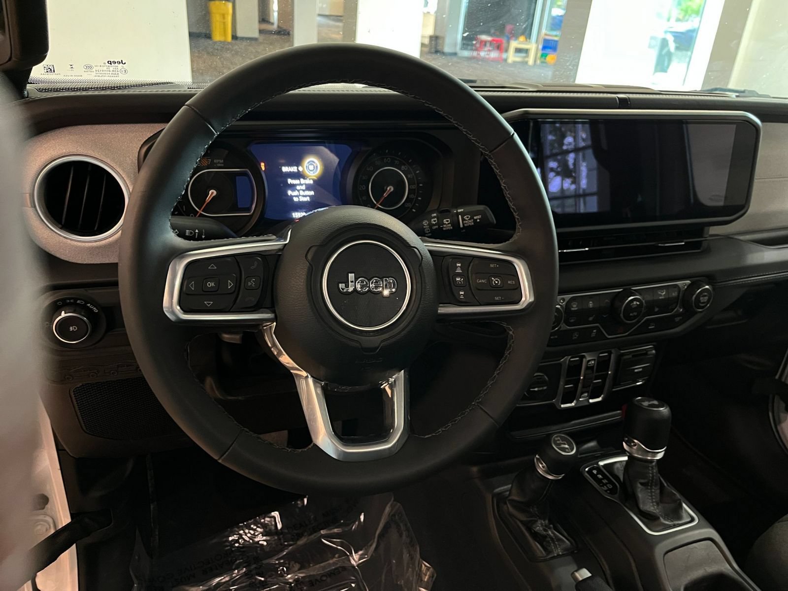 Used 2025 Jeep Wrangler Unlimited Sahara AWD/4WD image 28