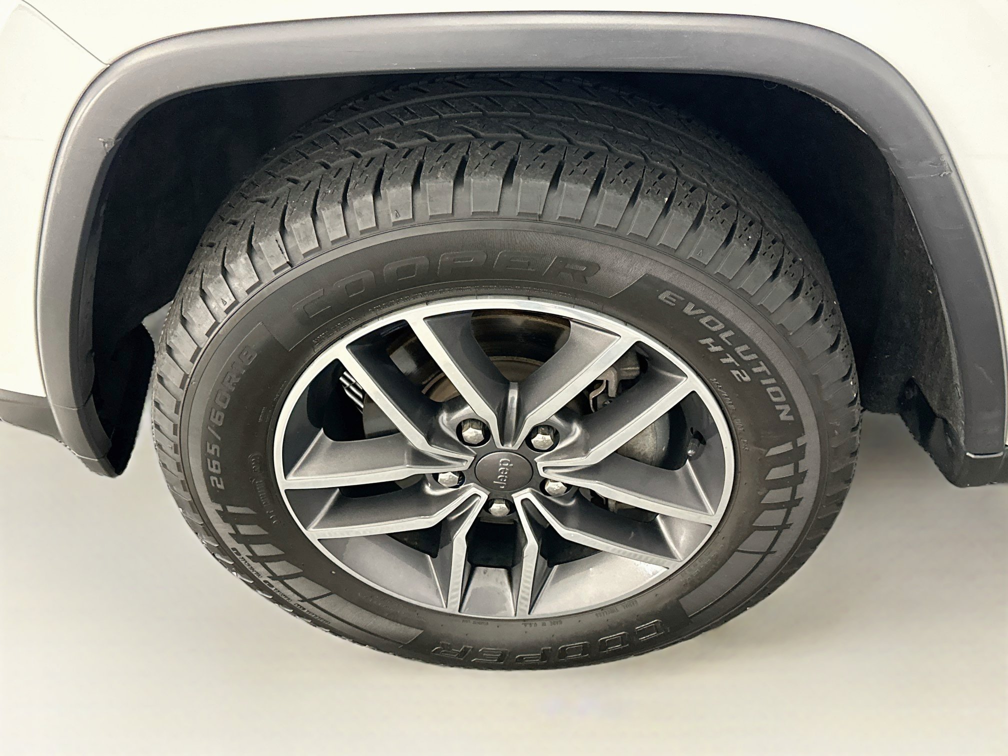 Used 2019 Jeep Grand Cherokee Limited AWD/4WD image 11
