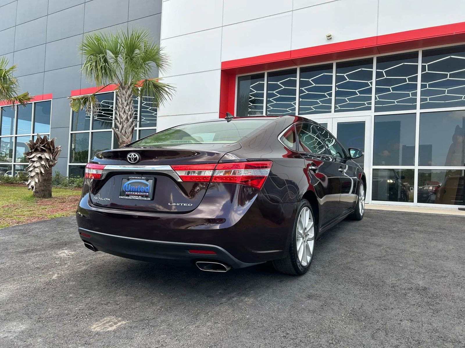 Used 2013 Toyota Avalon Limited image 4