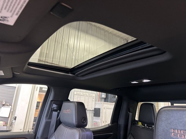 Used 2025 Chevrolet Silverado 1500 High Country w/ Technology Package image 34