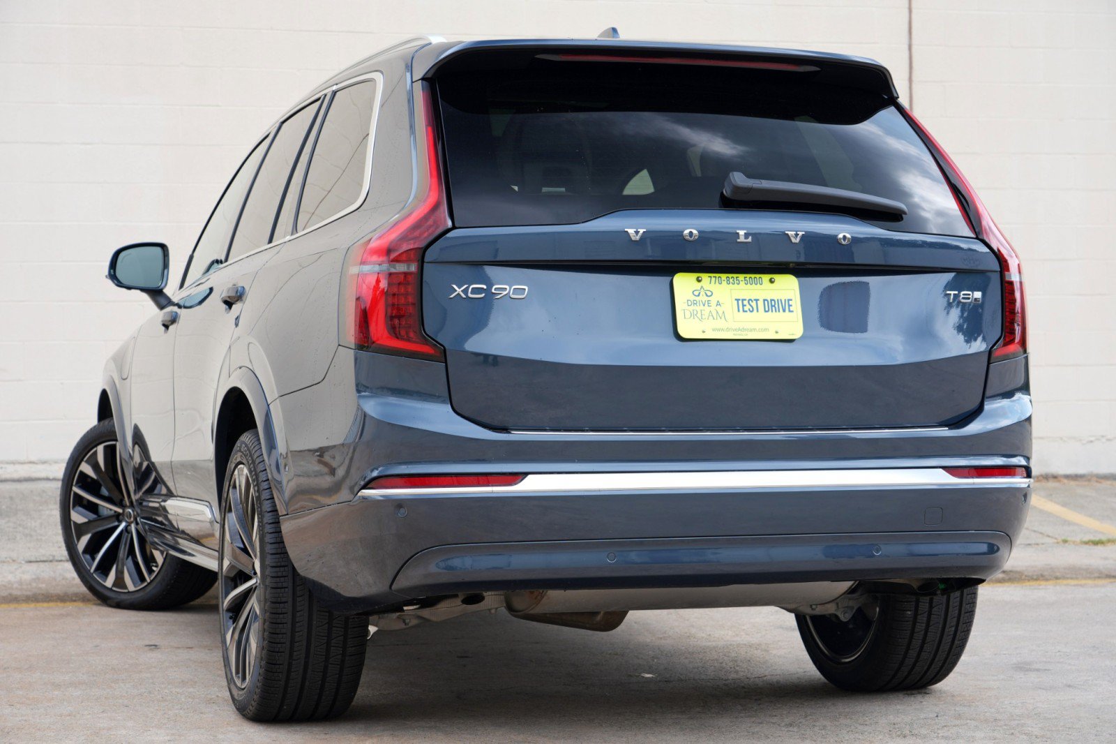 Used 2025 Volvo XC90 T8 Plus w/ Protection Package Premier AWD/4WD image 6