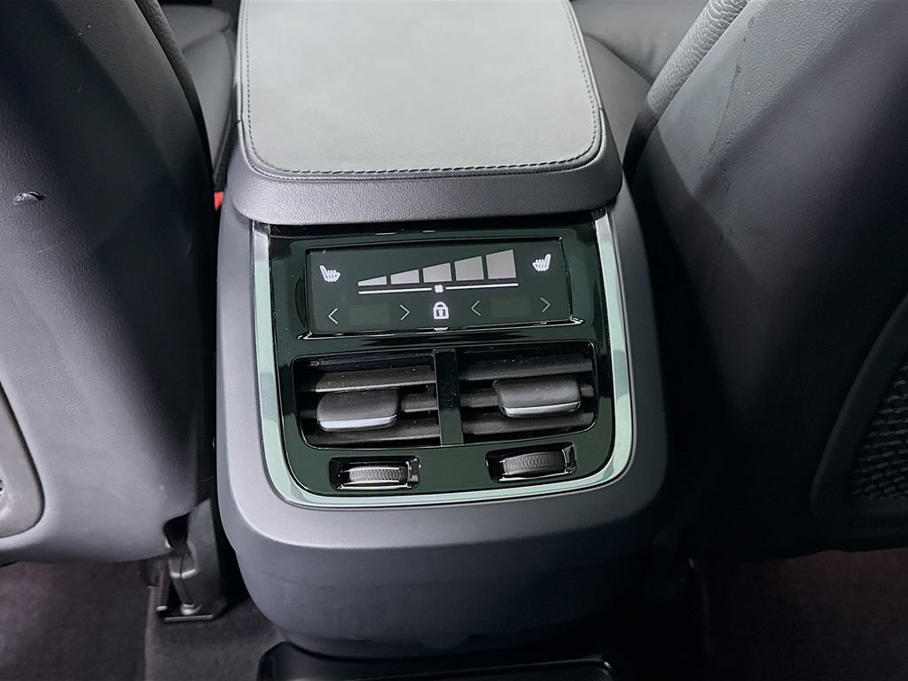 Used 2024 Volvo XC90 B6 Plus w/ Protection Package AWD/4WD image 27