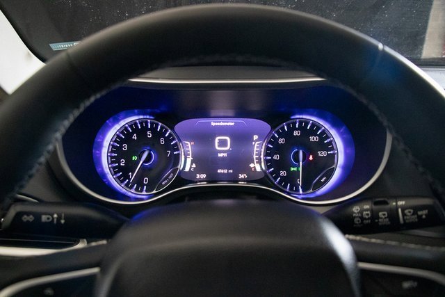 Used 2024 Chrysler Pacifica Touring-L image 30