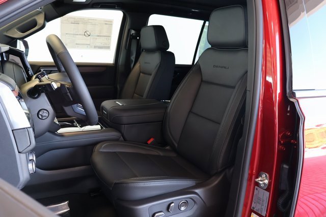 New 2026 GMC Yukon Denali w/ Sun & Power Step Package image 13