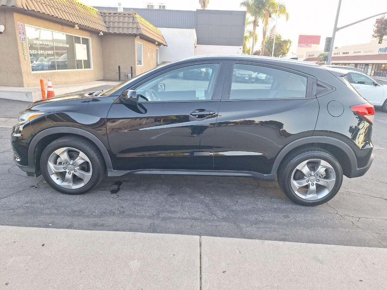 Used 2022 Honda HR-V LX image 9