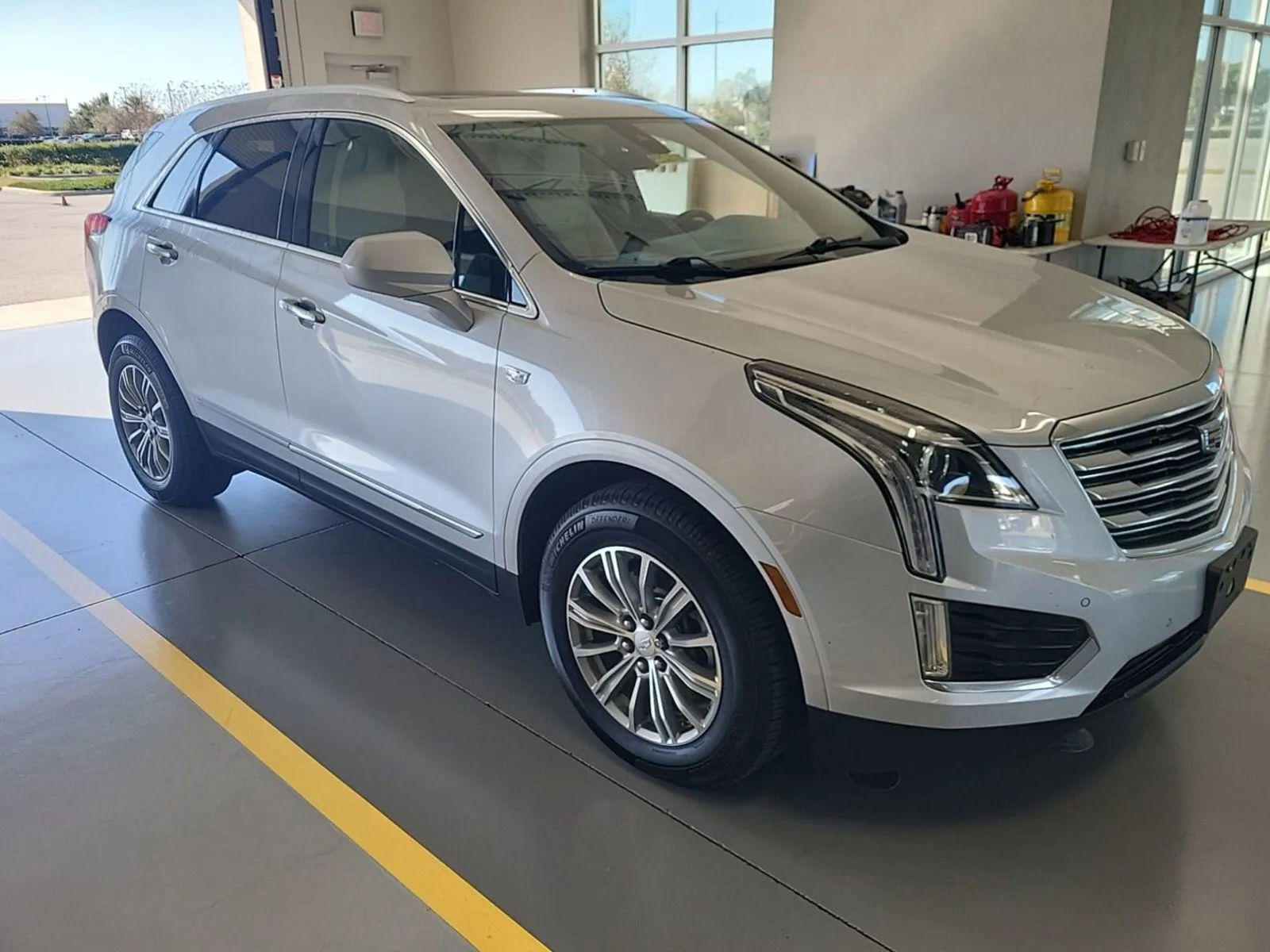 Used 2017 Cadillac XT5 Luxury w/ Driver Awareness Package AWD/4WD image 2