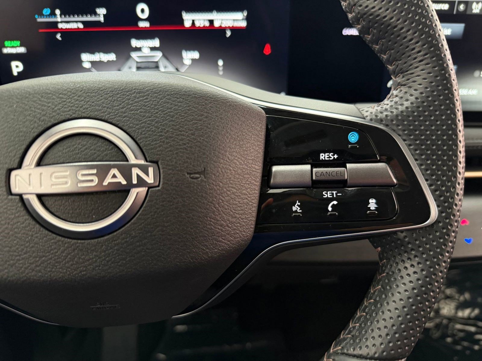 Used 2025 Nissan Ariya AWD image 26