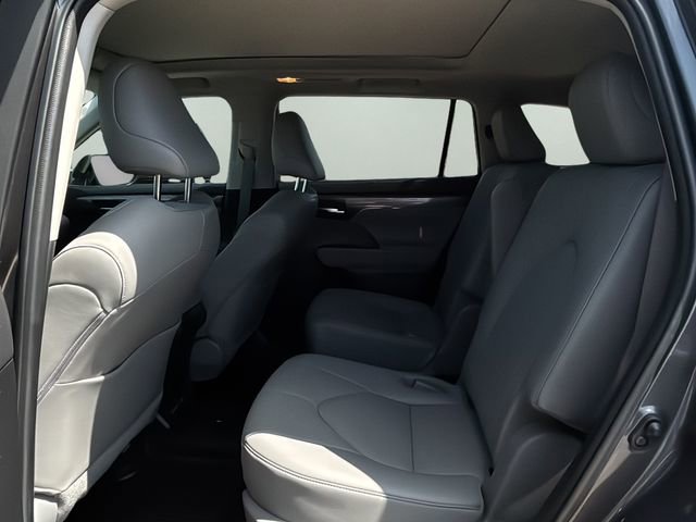 Used 2023 Toyota Highlander Platinum FWD image 14