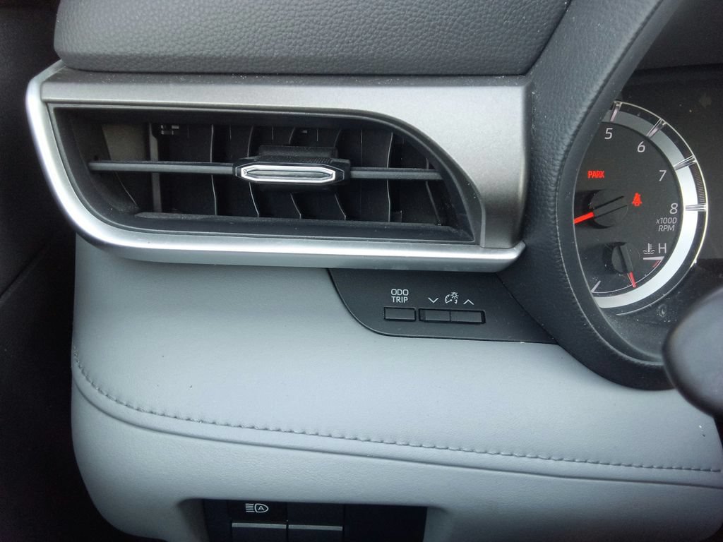 Used 2021 Toyota Highlander L FWD image 30