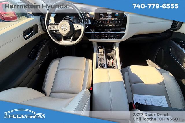 Used 2024 Nissan Pathfinder SL w/ Black Appearance Package AWD/4WD image 10