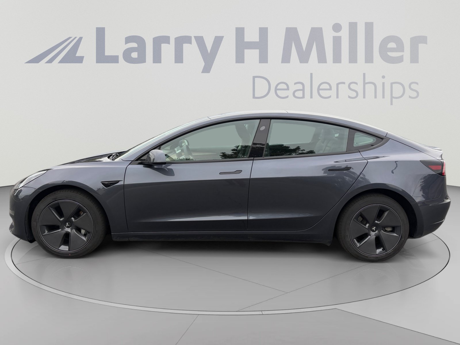 Used 2023 Tesla Model 3 Standard Range RWD image 2