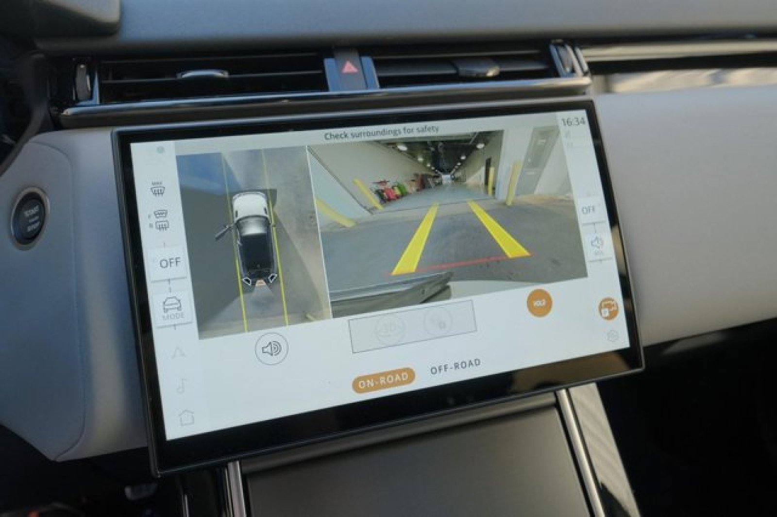 New 2025 Land Rover Range Rover Velar Dynamic SE image 25