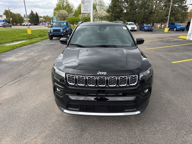 Used 2024 Jeep Compass Limited AWD/4WD image 2