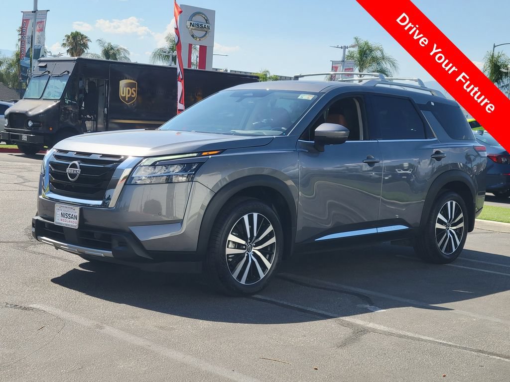 Used 2024 Nissan Pathfinder Platinum w/ Cargo Package FWD image 2