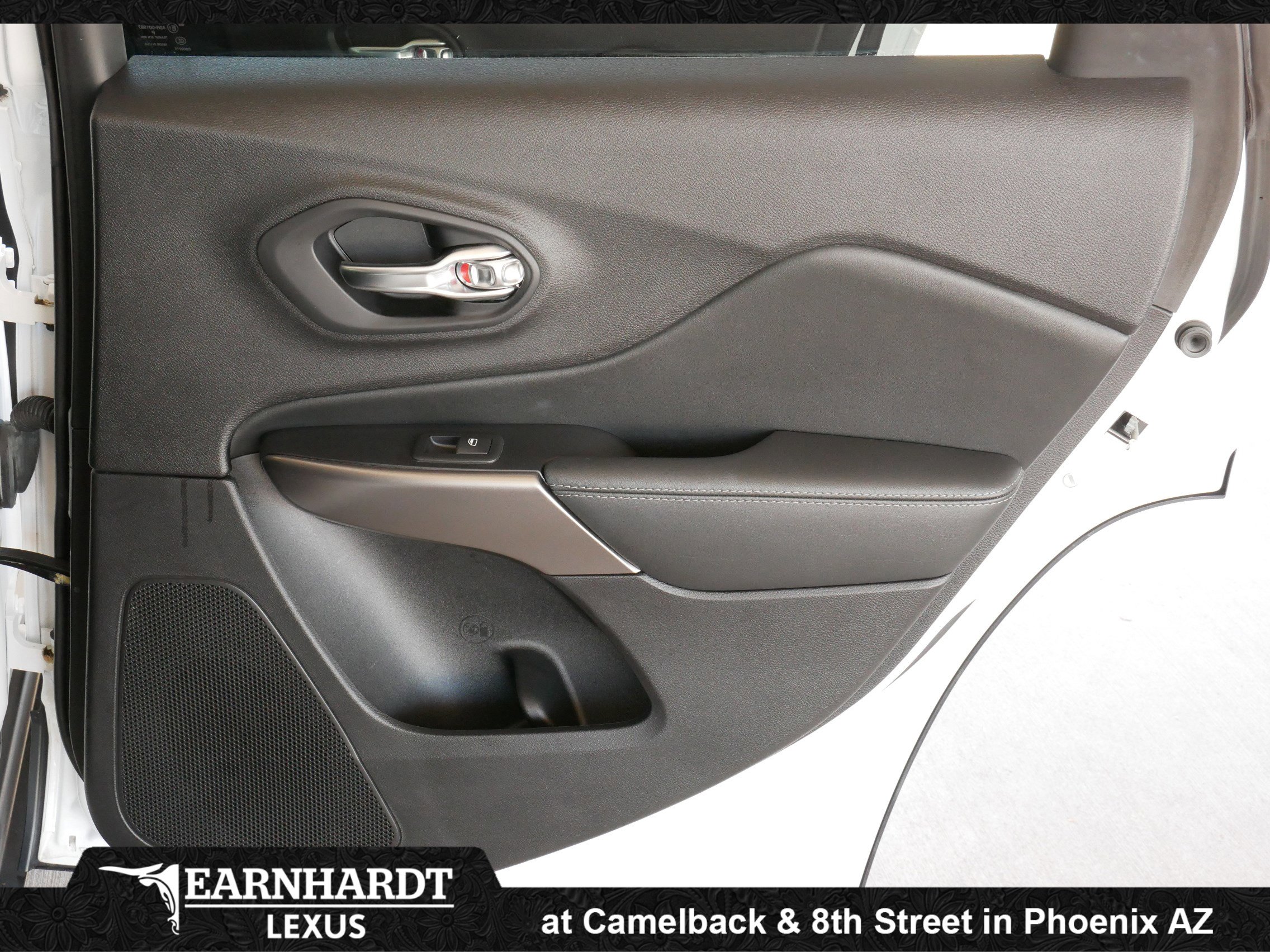 Used 2020 Jeep Cherokee Limited image 18