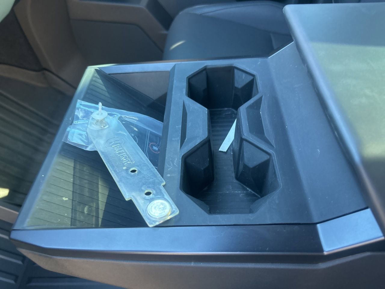 Used 2025 Tesla Cybertruck AWD Crew Cab image 9