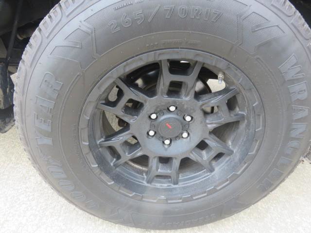 Used 2012 Suzuki Equator Premium image 10