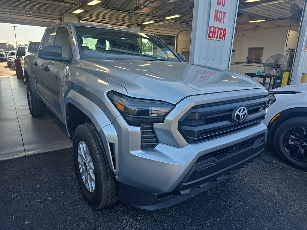 Used 2025 Toyota Tacoma SR AWD/4WD image 1