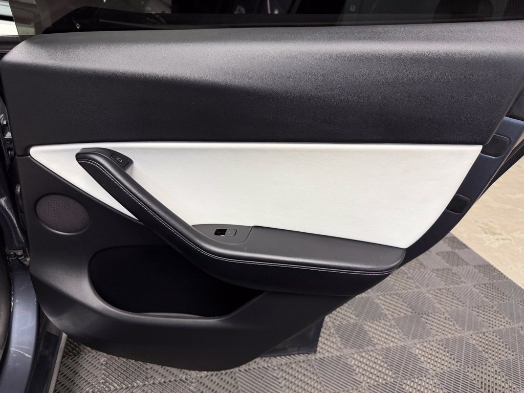 Used 2022 Tesla Model Y Performance AWD/4WD image 45