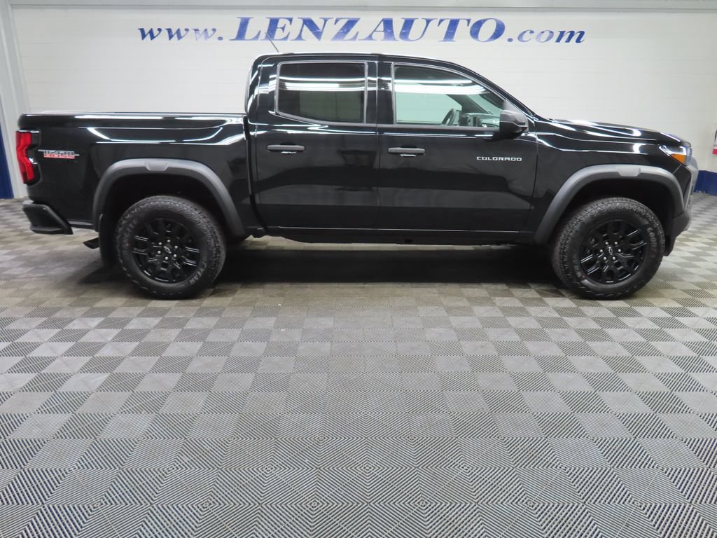 Used 2024 Chevrolet Colorado Trail Boss w/ Advanced Trailering Package AWD/4WD image 2
