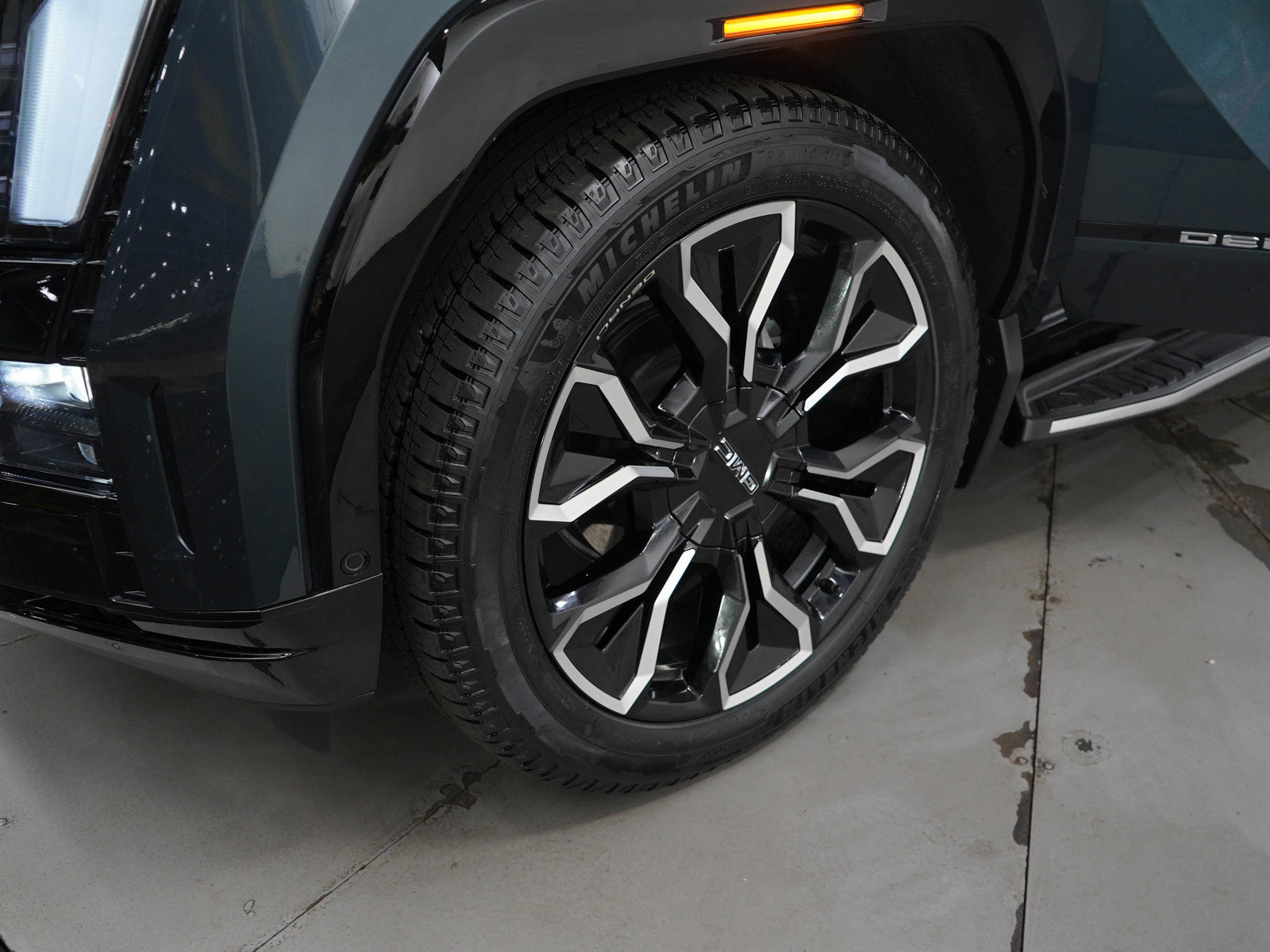 Used 2025 GMC Sierra EV Denali image 25