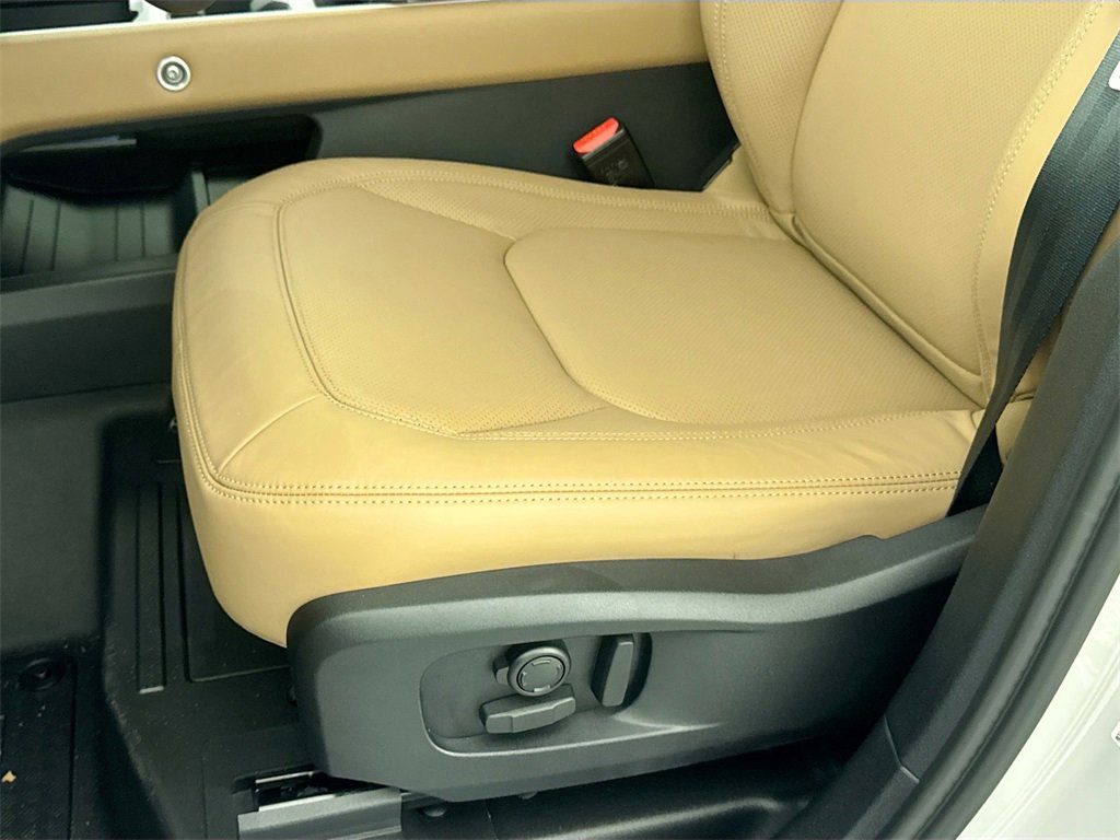 New 2026 Land Rover Defender 110 X-Dynamic SE image 19