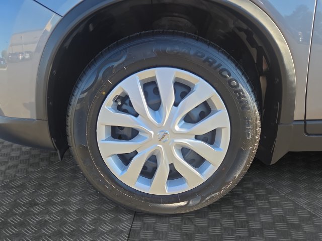 Used 2016 Nissan Rogue S w/ Appearance Package AWD/4WD image 32