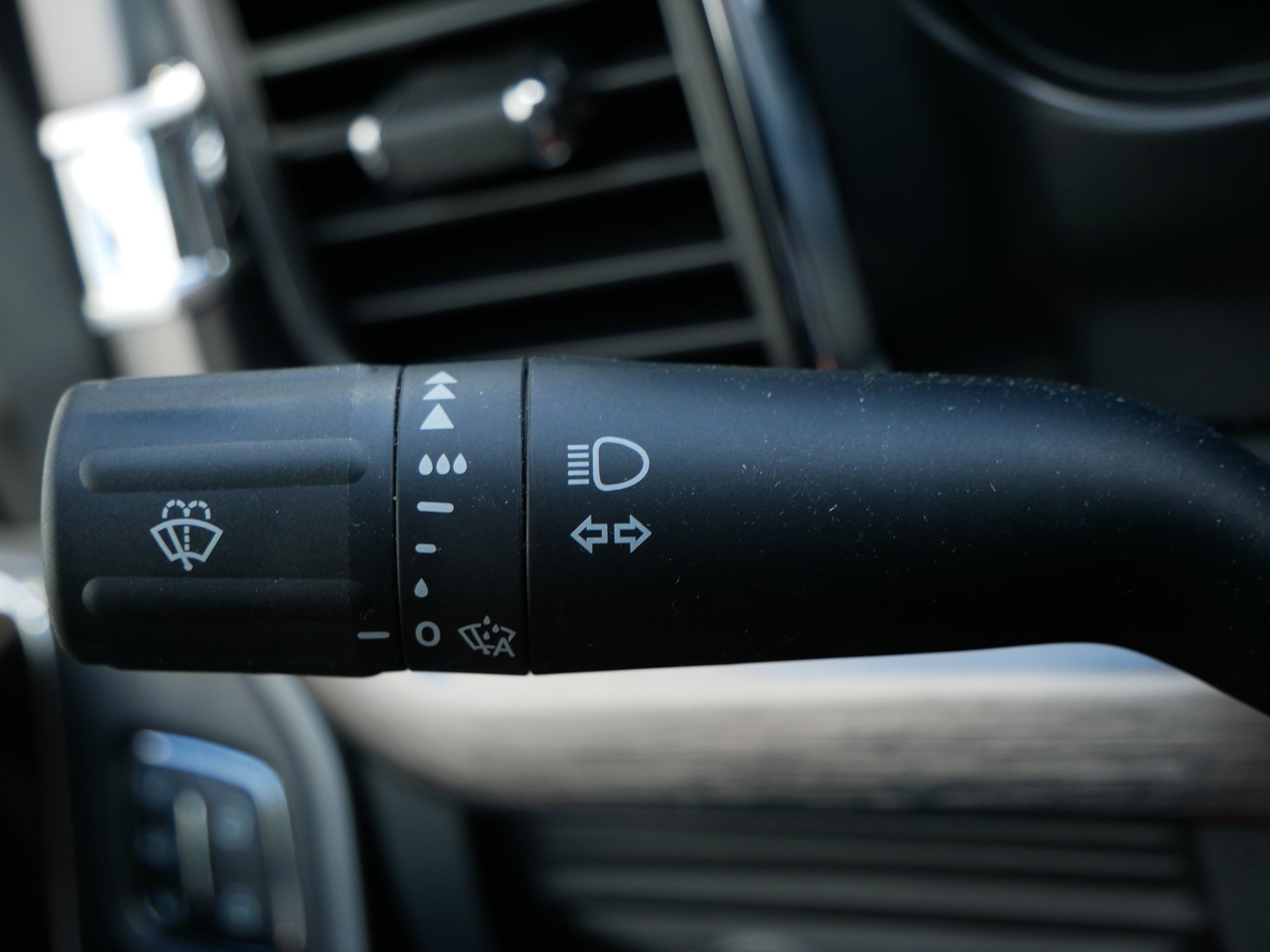 Used 2025 Ford F350 Lariat w/ FX4 Off-Road Package image 18