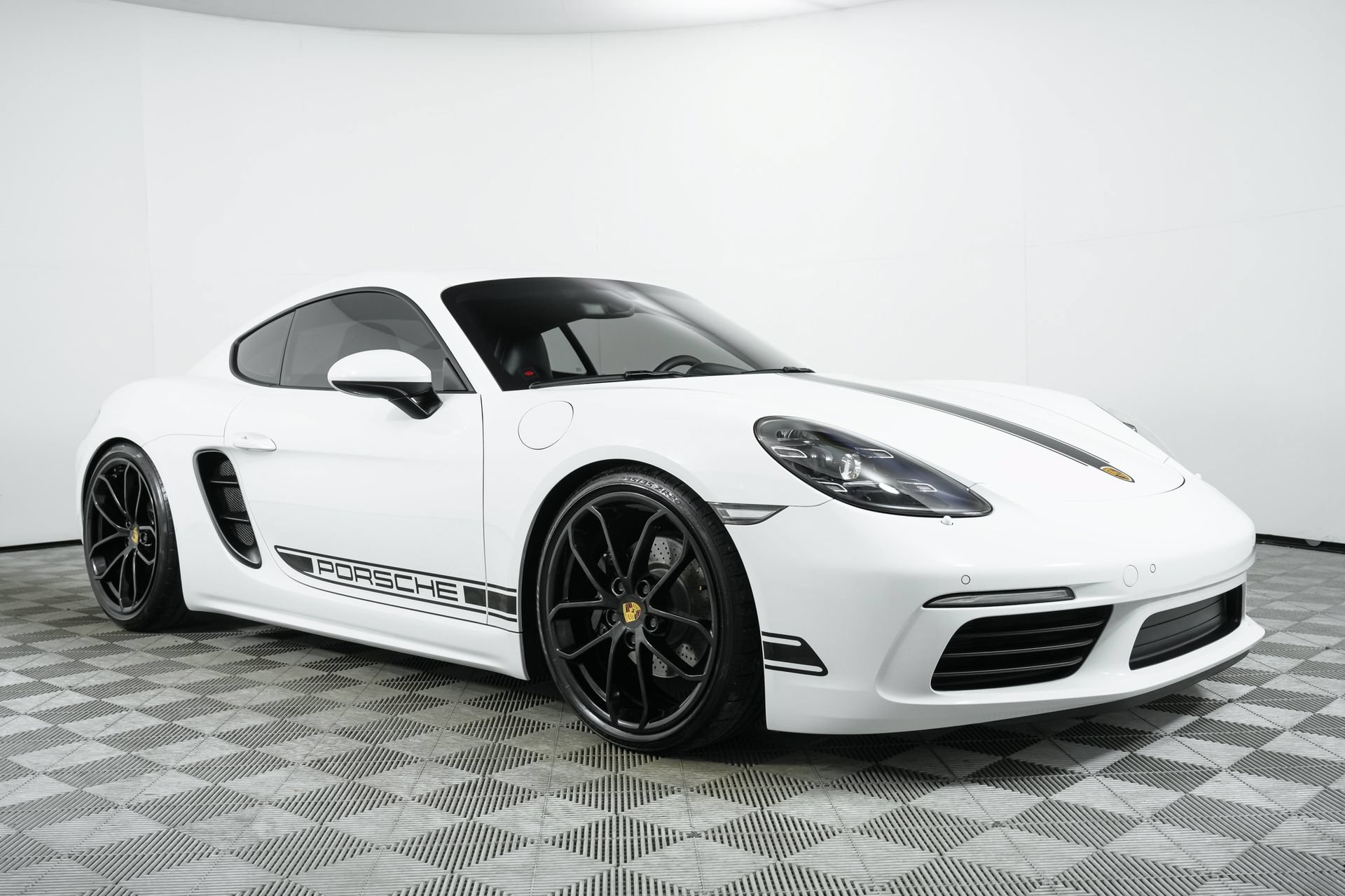 Used 2025 Porsche 718 Cayman RWD image 68