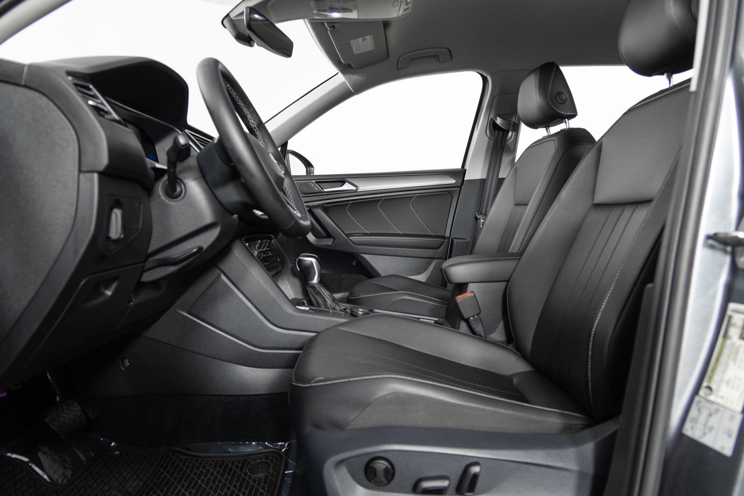 Used 2022 Volkswagen Tiguan SE AWD/4WD image 15