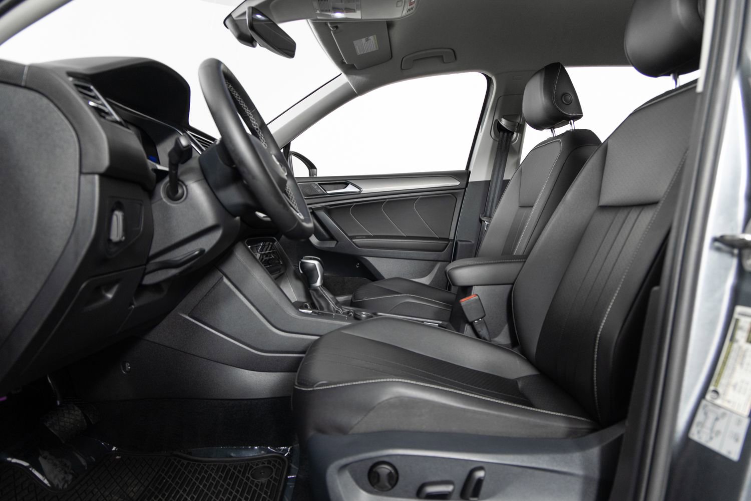 Used 2022 Volkswagen Tiguan SE AWD/4WD image 15