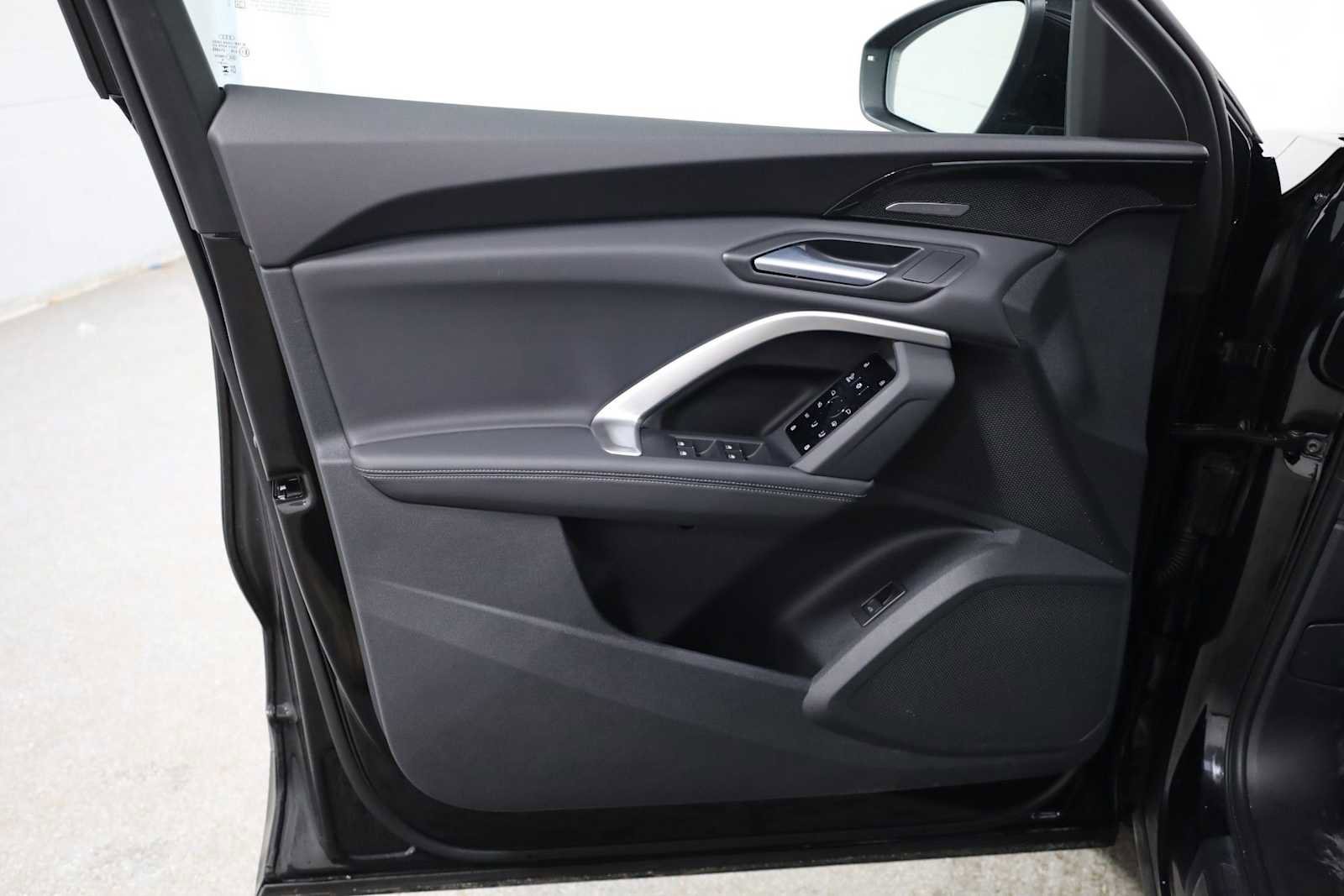 Certified 2025 Audi Q5 Prestige image 16