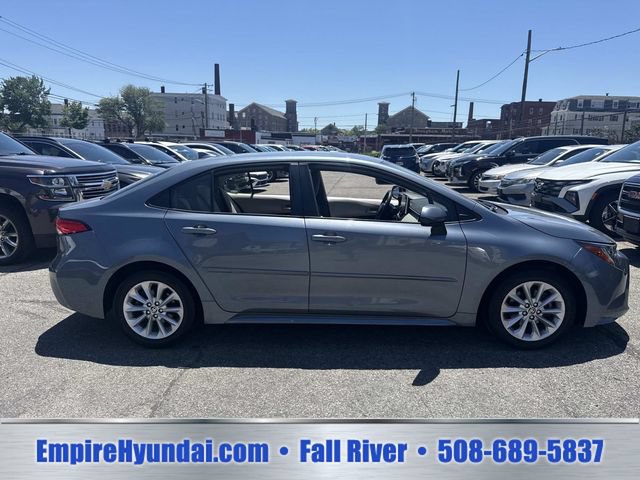 Used 2021 Toyota Corolla LE w/ LE Convenience Package FWD image 3