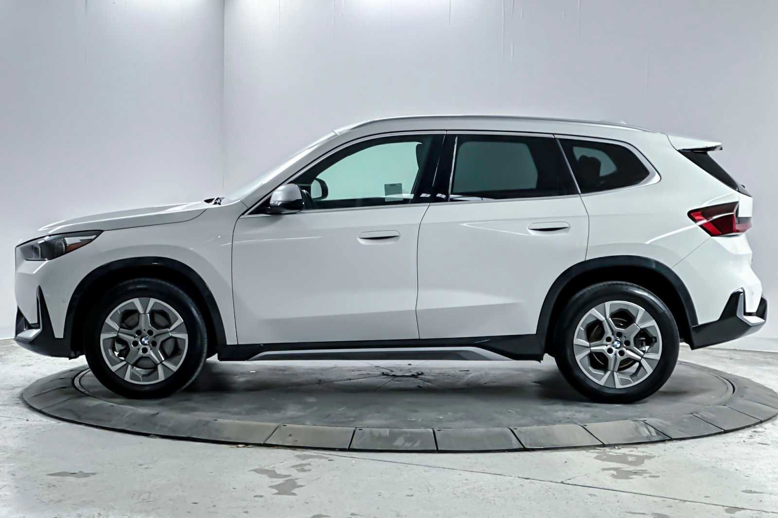 Used 2023 BMW X1 xDrive28i w/ Convenience Package image 5