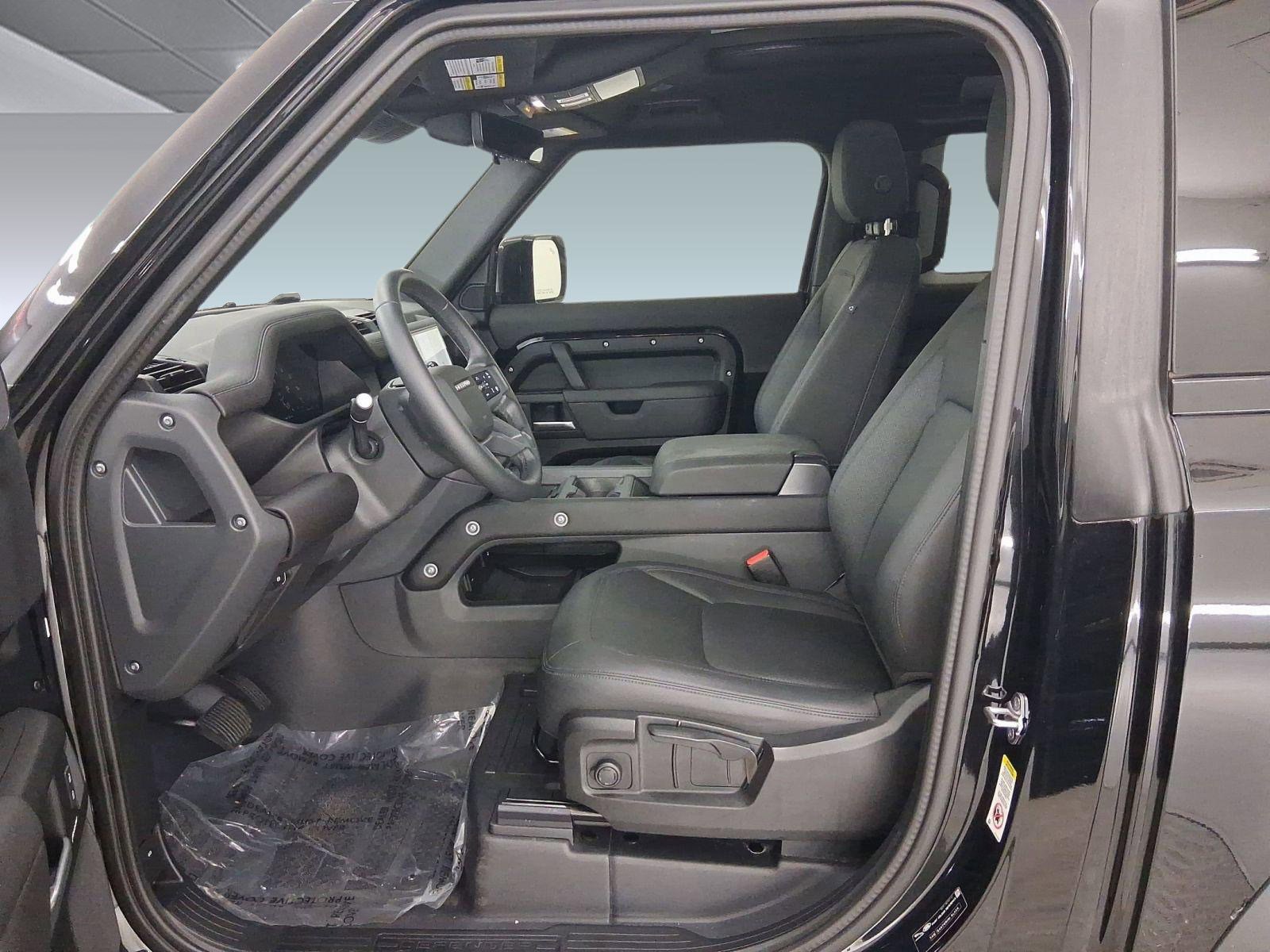 Used 2025 Land Rover Defender 90 S image 5