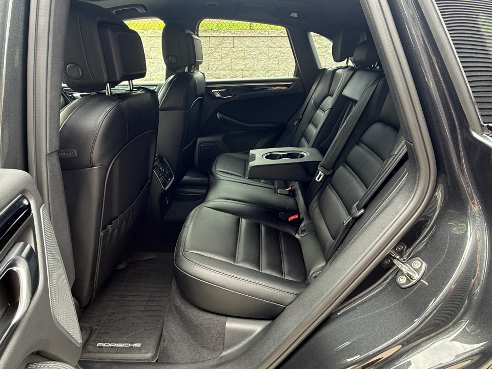 New 2026 Porsche Macan Turbo AWD/4WD image 20